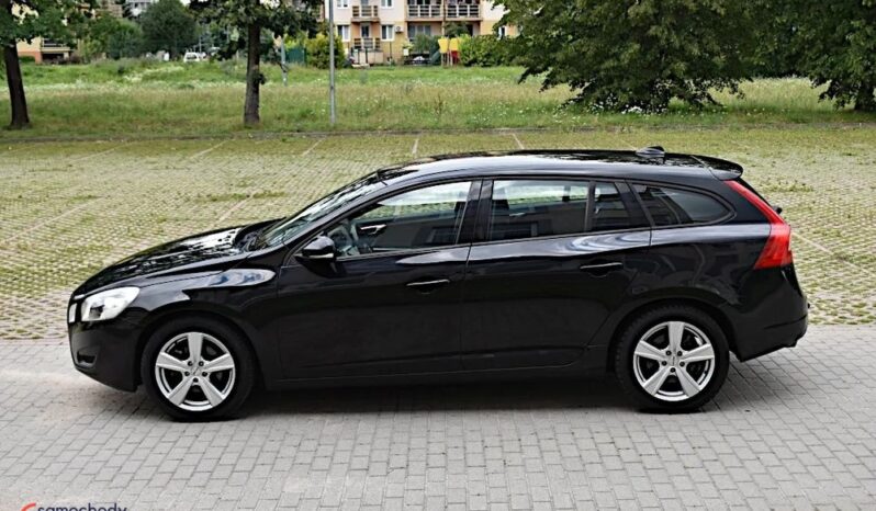 Volvo V60 D2 Momentum full