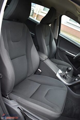 Volvo V60 D2 Momentum full